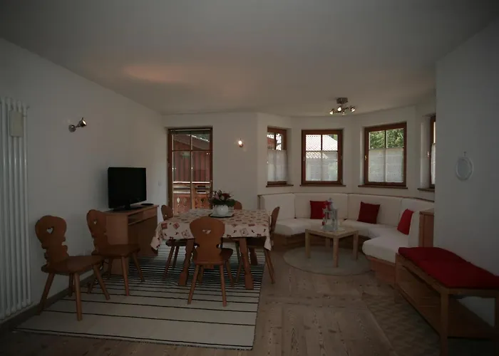 Ai Pini Deluxe Apartment Canazei