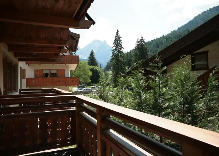 Ai Pini Deluxe アパート カナツェーイ